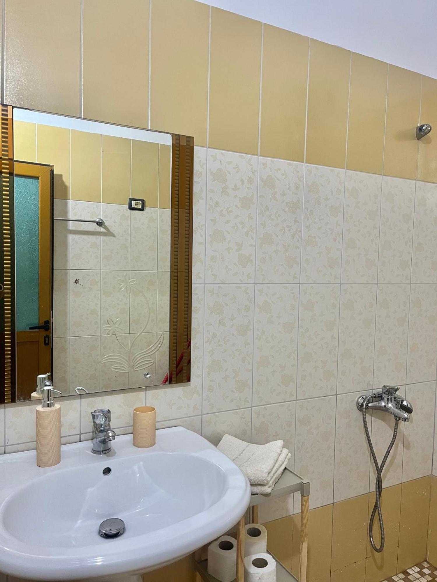 Blossom Apartments Vlore Exterior photo